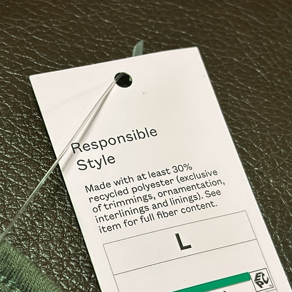 New with tags! Eco friendly recycled materials Size L cropped tank top NWT green - Picture 6 of 7